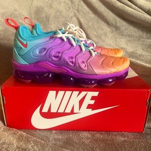 NIKE, Womens Air VaporMax Plus sneakers, Like New, Multicolored, size 9 medium